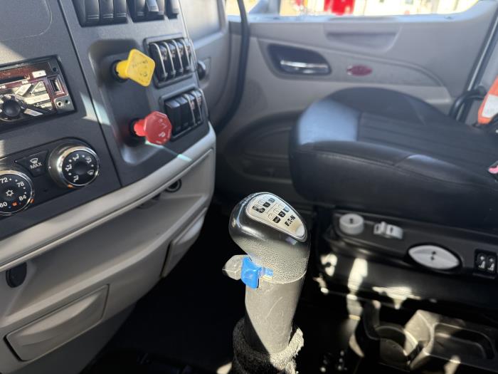 2020 Peterbilt 567-8