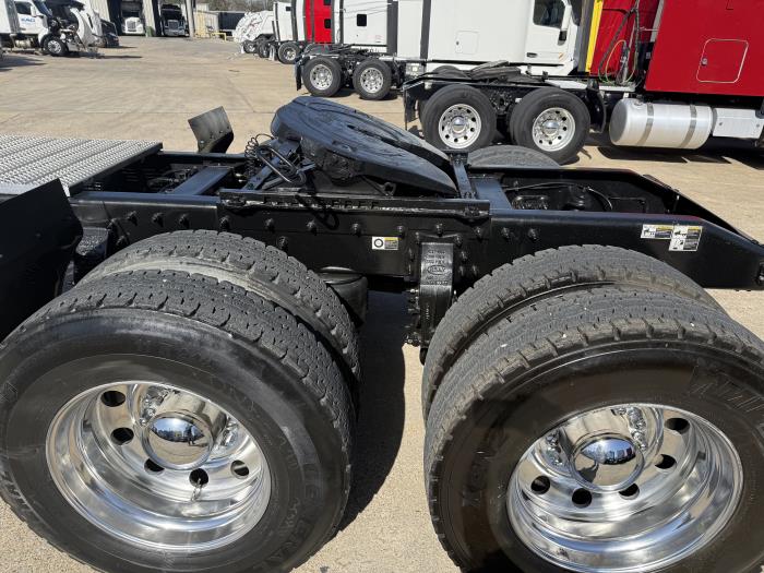 2020 Peterbilt 567-37