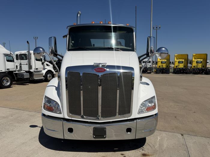 2021 Peterbilt 579-8