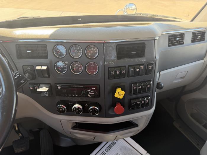 2021 Peterbilt 579-28