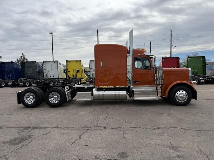 2027 Peterbilt 589-3