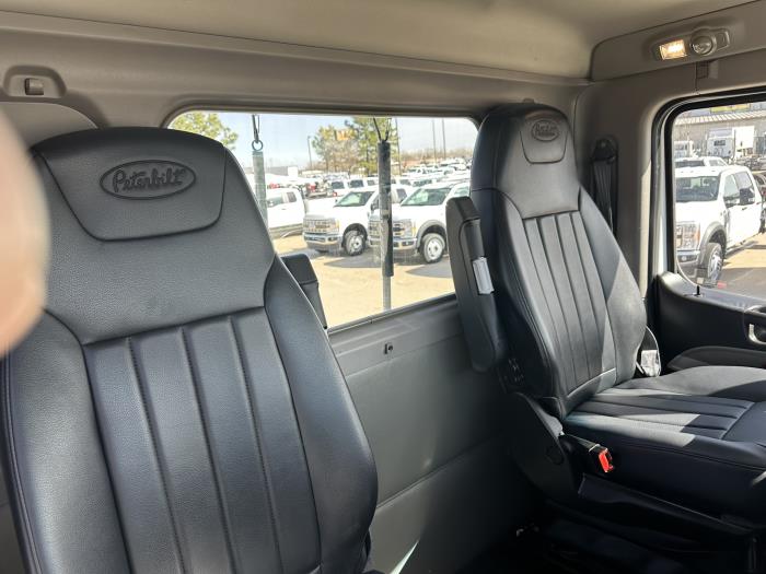 2023 Peterbilt 567-8