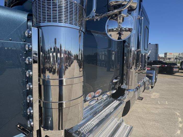 2026 Peterbilt 589-11
