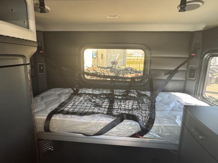 2026 Peterbilt 589-17