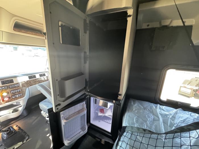 2027 Peterbilt 589-17