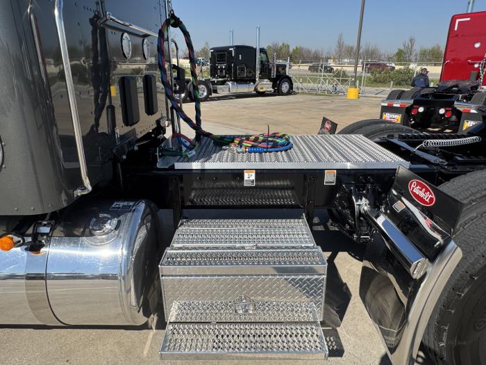 2027 Peterbilt 589-6