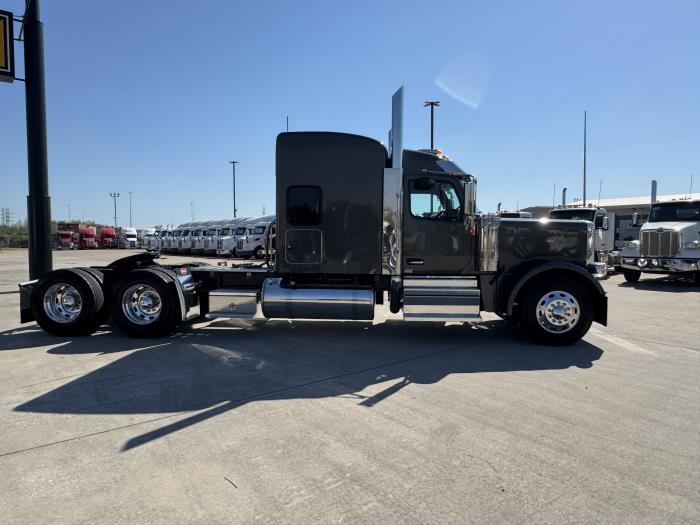 2027 Peterbilt 589-9