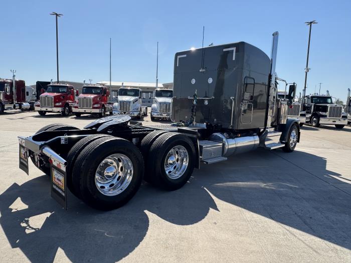 2027 Peterbilt 589-10