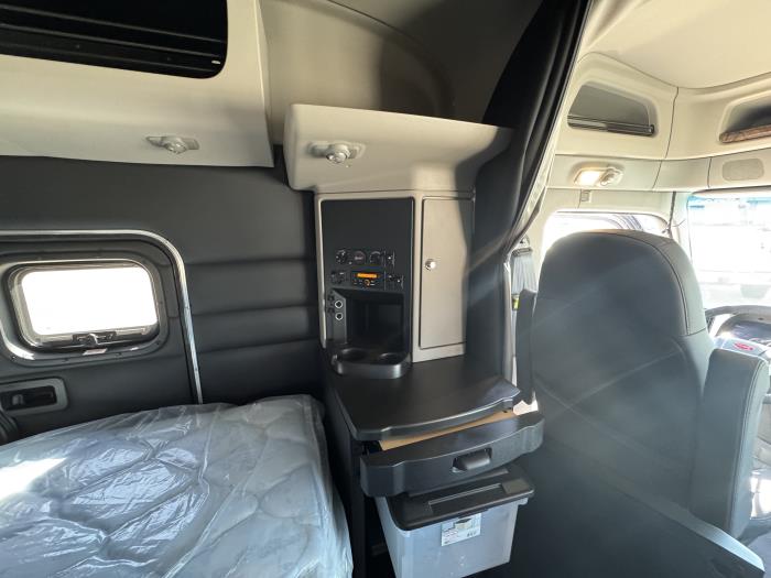 2027 Peterbilt 589-15