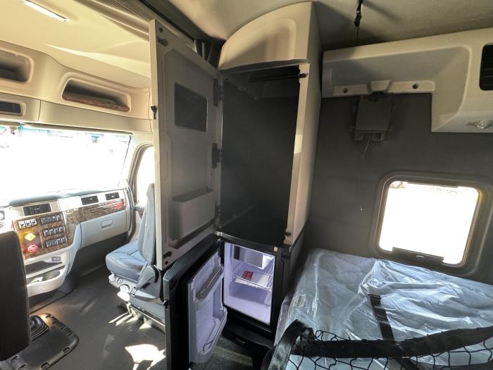 2027 Peterbilt 589-16