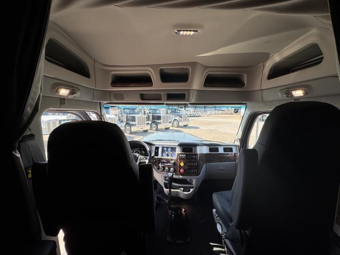 2027 Peterbilt 589-17