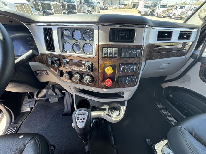 2027 Peterbilt 589-18