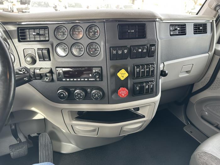 2021 Peterbilt 579-3