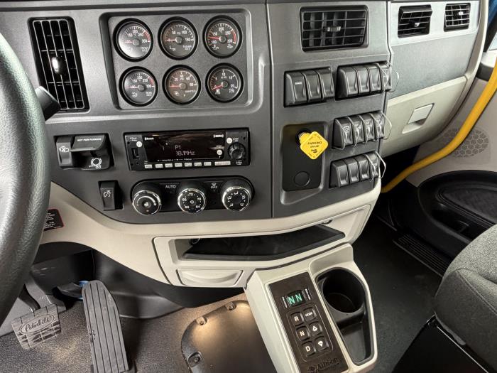 2026 Peterbilt 567-13