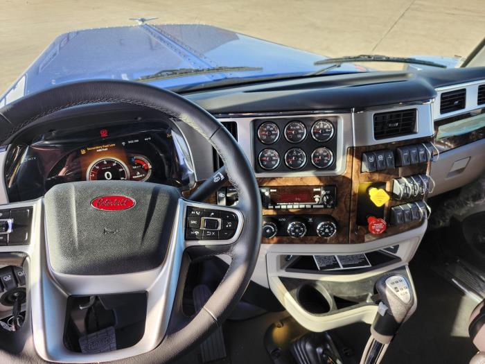 2027 Peterbilt 589-8