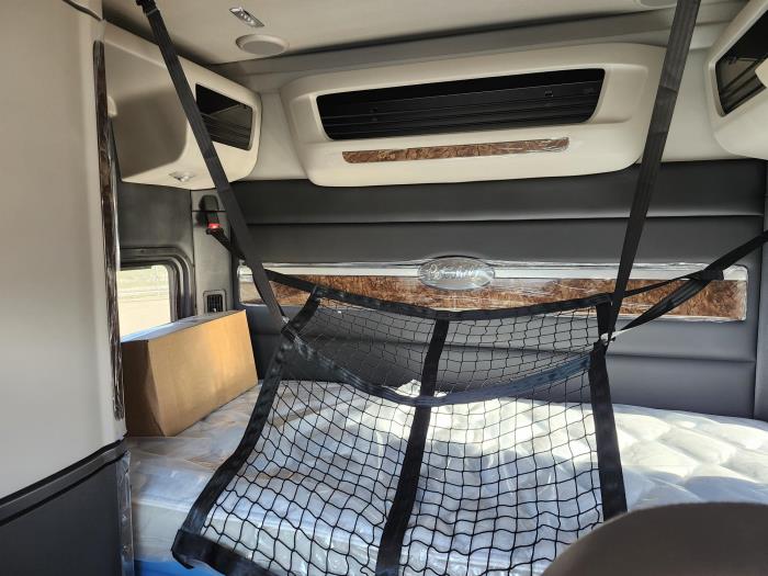 2027 Peterbilt 589-9