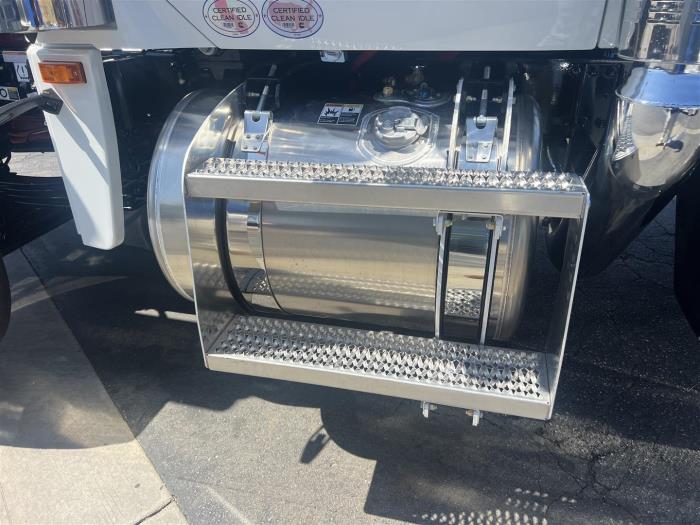 2027 Peterbilt 589-17