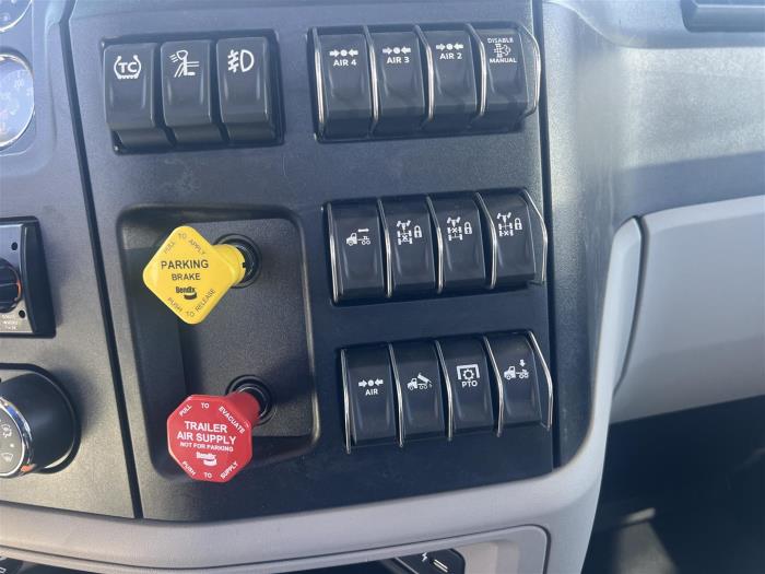 2027 Peterbilt 589-23