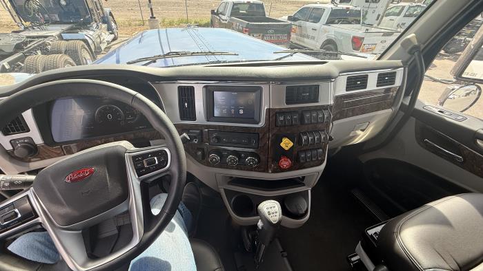 2027 Peterbilt 589-18