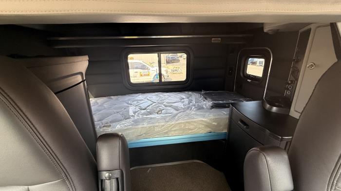 2027 Peterbilt 589-21