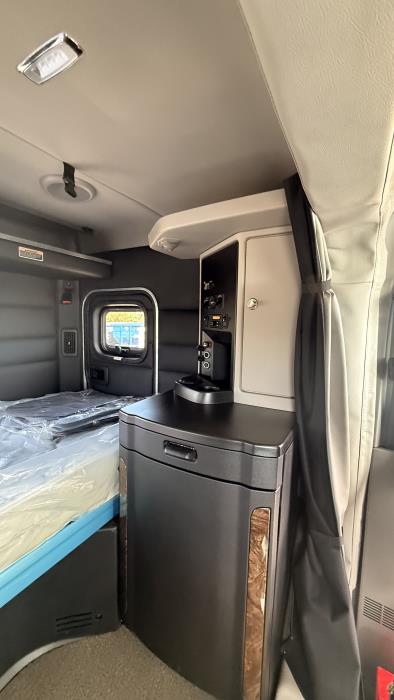 2027 Peterbilt 589-22