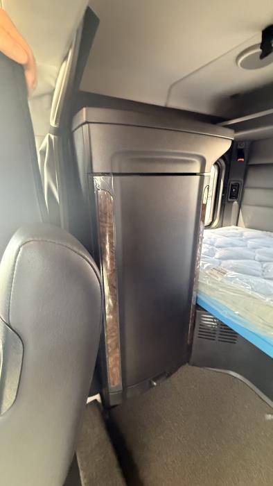 2027 Peterbilt 589-23