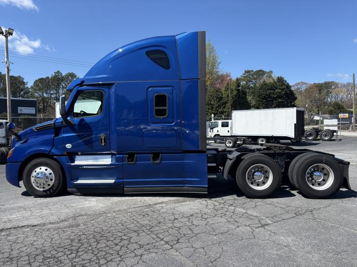 2023 Freightliner Cascadia-5