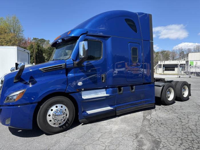 2023 Freightliner Cascadia-0