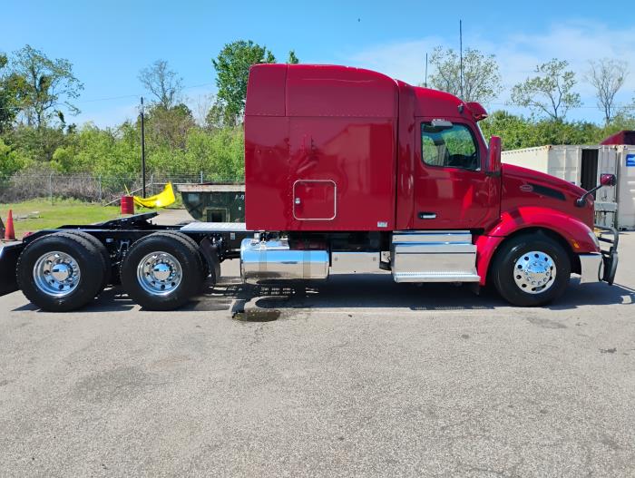 2022 Peterbilt 579-9
