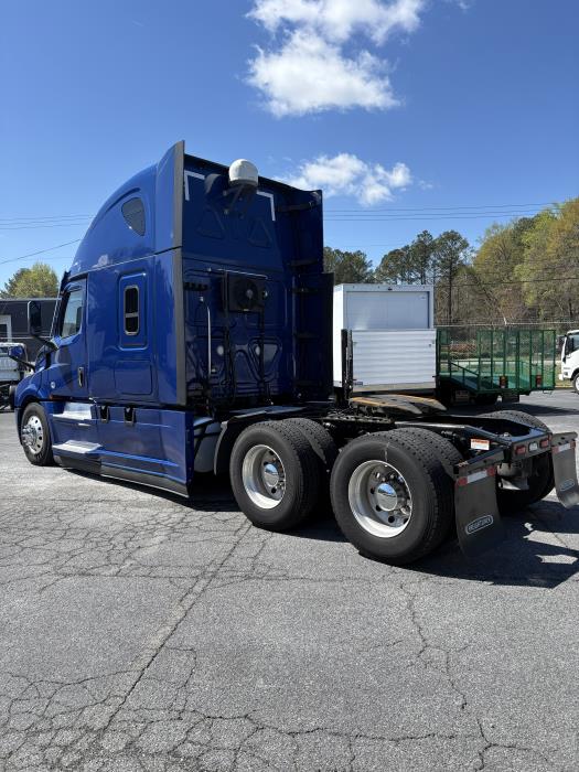 2023 Freightliner Cascadia-2