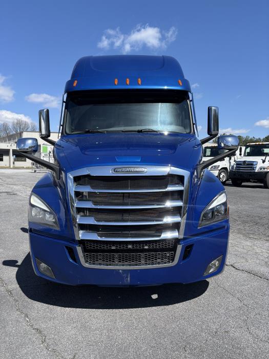2023 Freightliner Cascadia-6