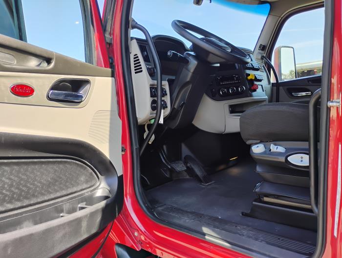 2022 Peterbilt 579-16