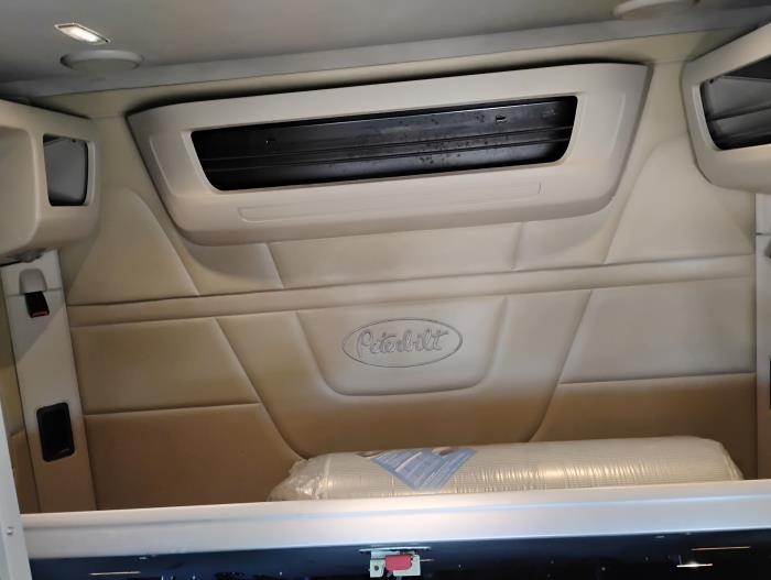 2022 Peterbilt 579-23