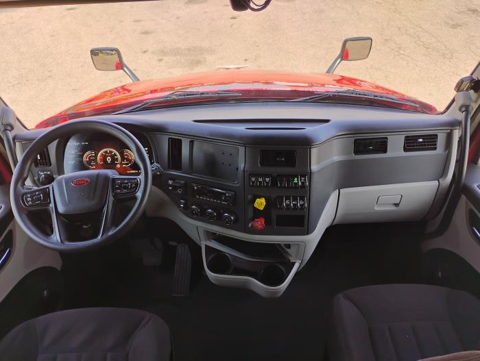 2022 Peterbilt 579-30