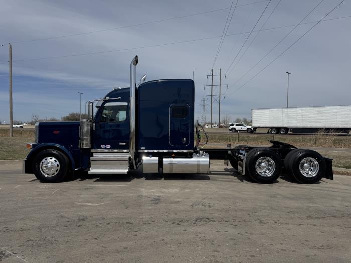 2027 Peterbilt 589-2