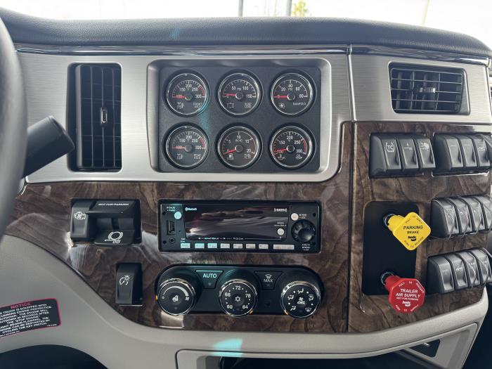 2027 Peterbilt 589-16