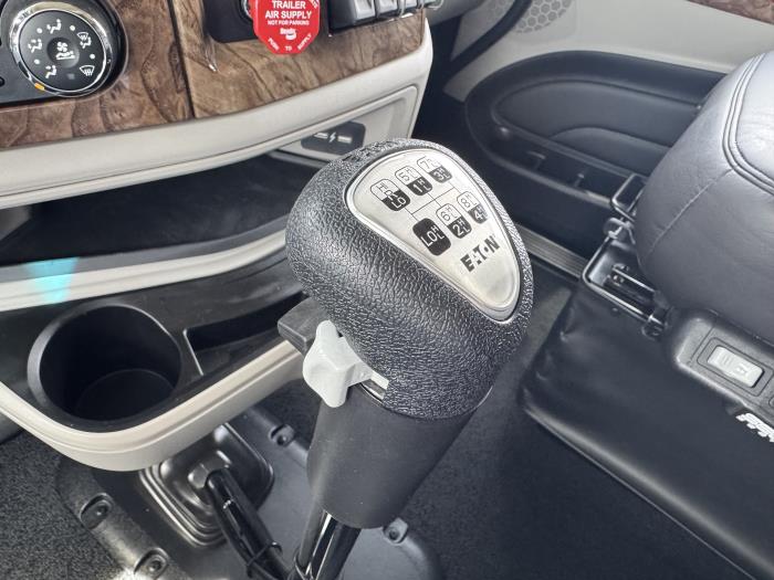 2027 Peterbilt 589-19