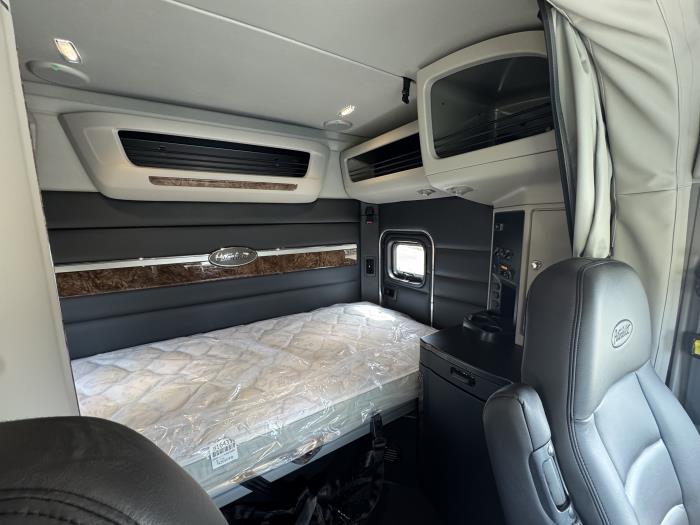 2027 Peterbilt 589-23