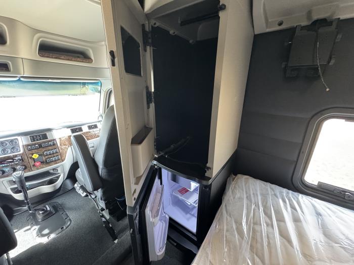 2027 Peterbilt 589-25