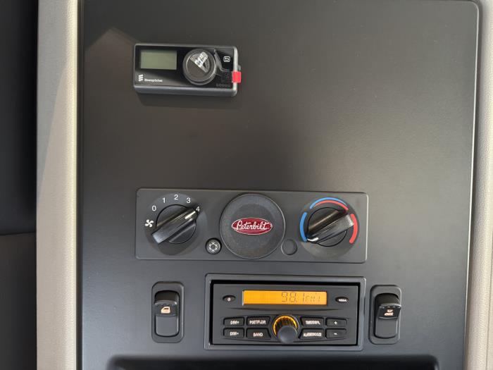 2027 Peterbilt 589-28