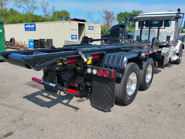 2019 Peterbilt 567 - image 9