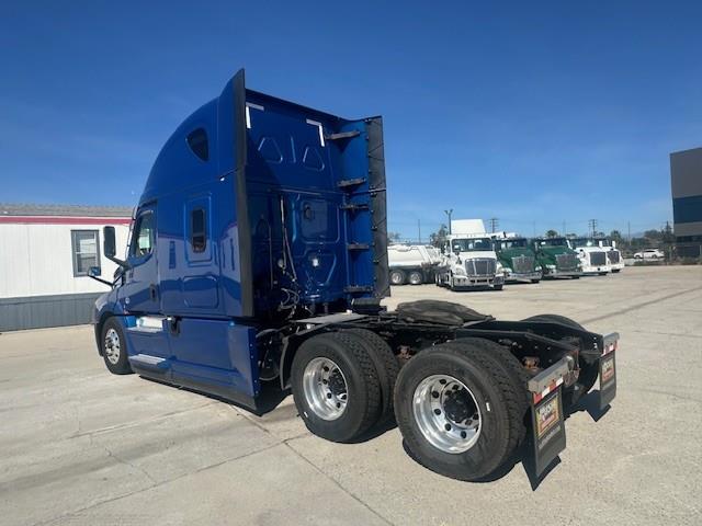 2022 Freightliner Cascadia-7