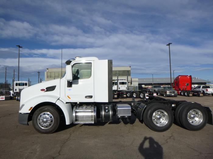 2021 Peterbilt 579 - image 3