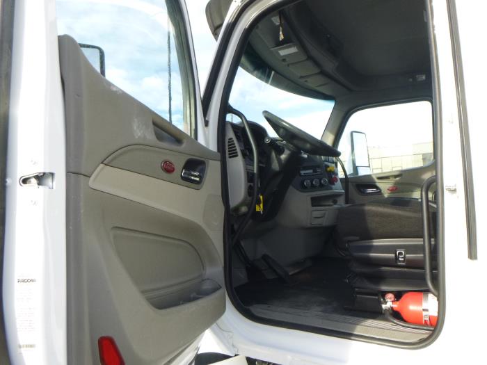 2021 Peterbilt 579 - image 12