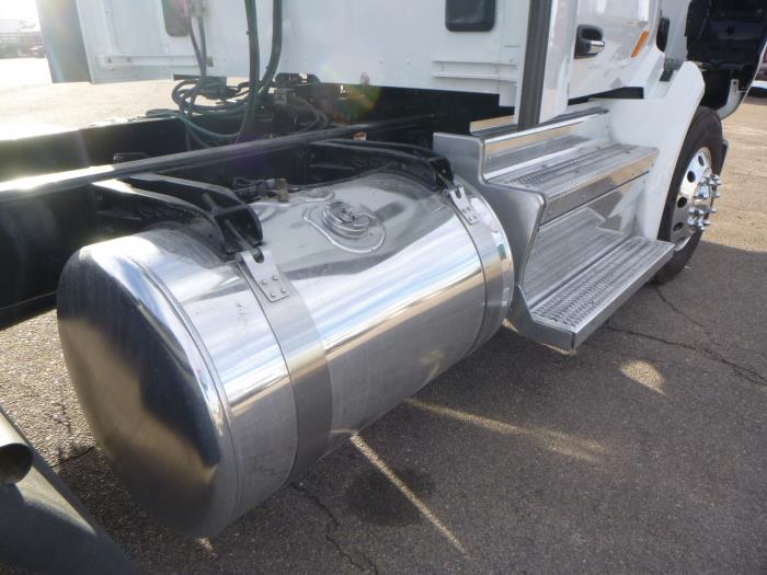 2021 Peterbilt 579 - image 22