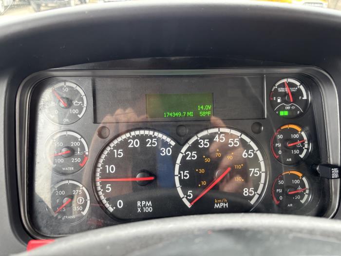 2022 Freightliner Business Class M2 106-19