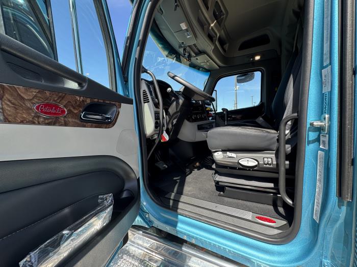 2027 Peterbilt 589-12
