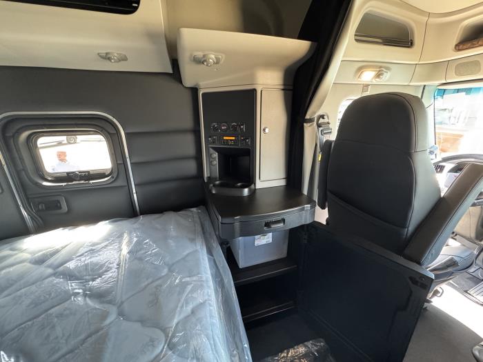 2027 Peterbilt 589-15