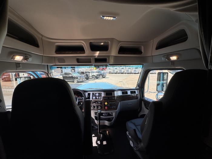 2027 Peterbilt 589-18