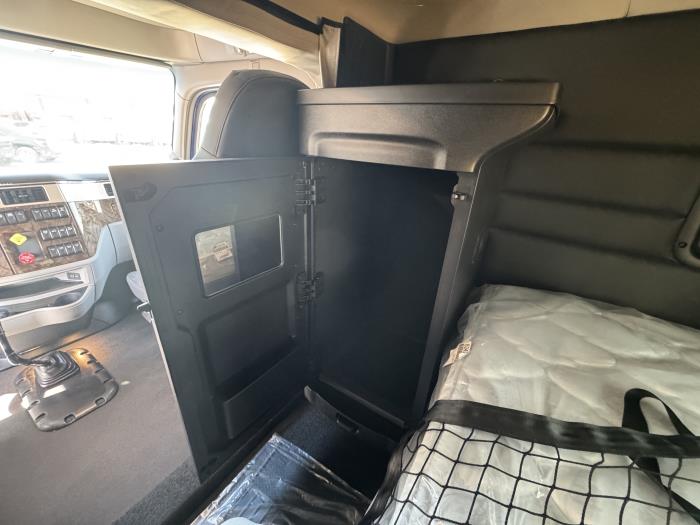 2027 Peterbilt 589-14